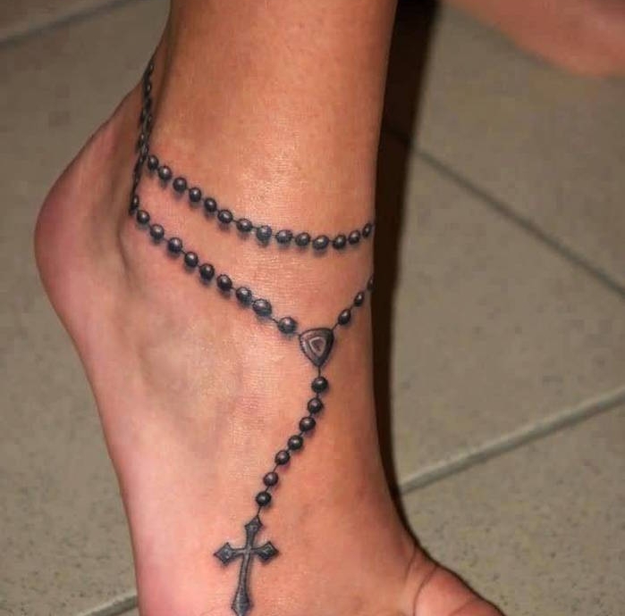 bracelet tatouage cheville style chaine bijoux tattoo croix au pied