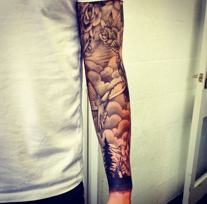 tatouages bras homme entier paysage oiseau roses tattoo noir et blanc