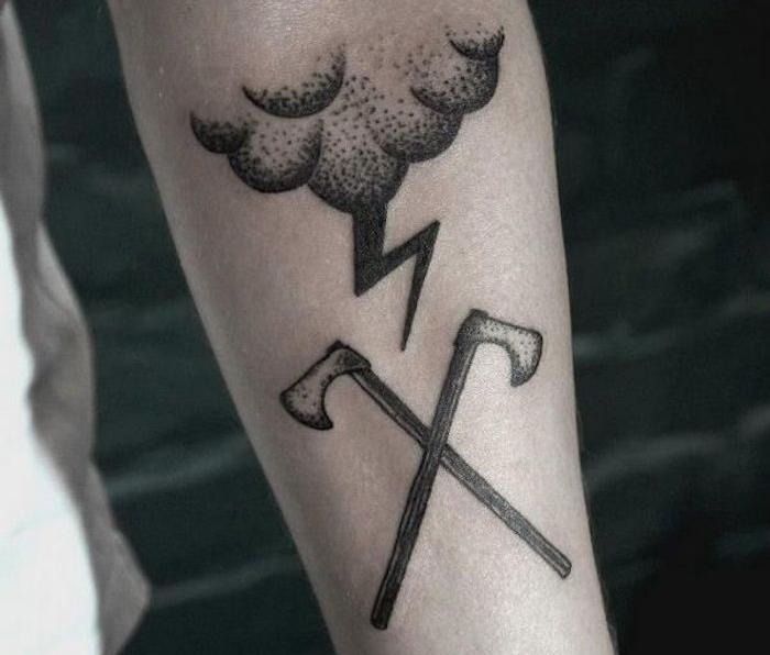 idée tatouage nuage bras pointillés eclair orage tattoo nuages dotwork