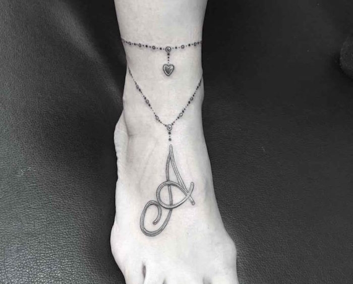 tatouage bracelet cheville femme tattoo bijoux pendentif chaine