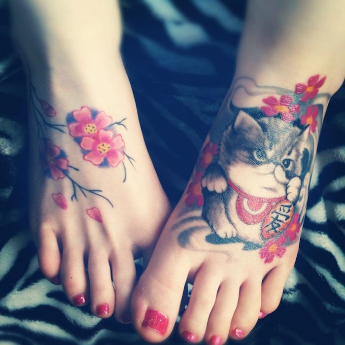tatouage femme pied tattoo japonais fleur cerisier chaton pieds