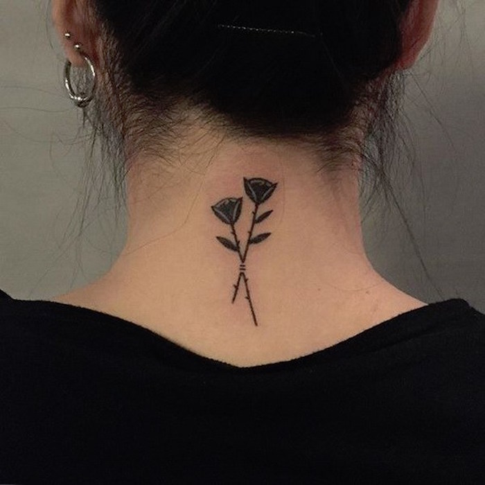 tatouage papillon nuque femme tattoo fleurs cou tatoo roses coup