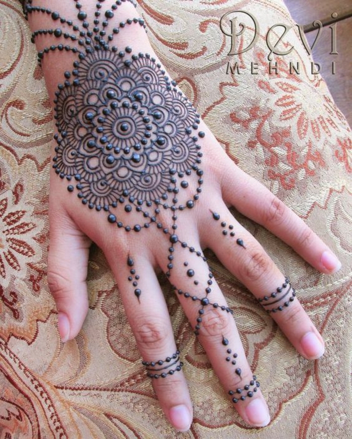 tatouage dentelle, tatouage effet dentelle, l'art mehdi du henné de main