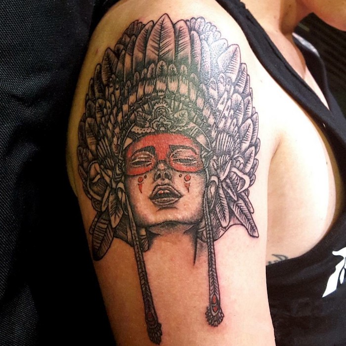 les plus beaux tatouages, dessin en encre sur la peau, tattoo femme avec plumes, tatouage sur l'épaule