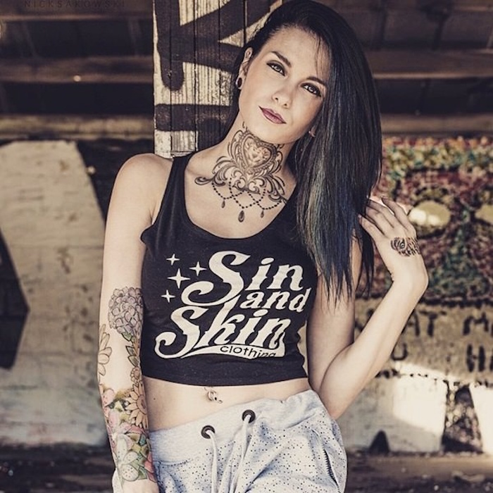 tattoo cou femme tatouage mandala nuque haut poitrine 