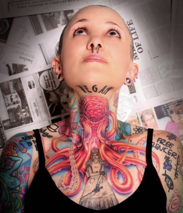 tatouage nuque femme pieuvre couleurs tattoo cou poulpe