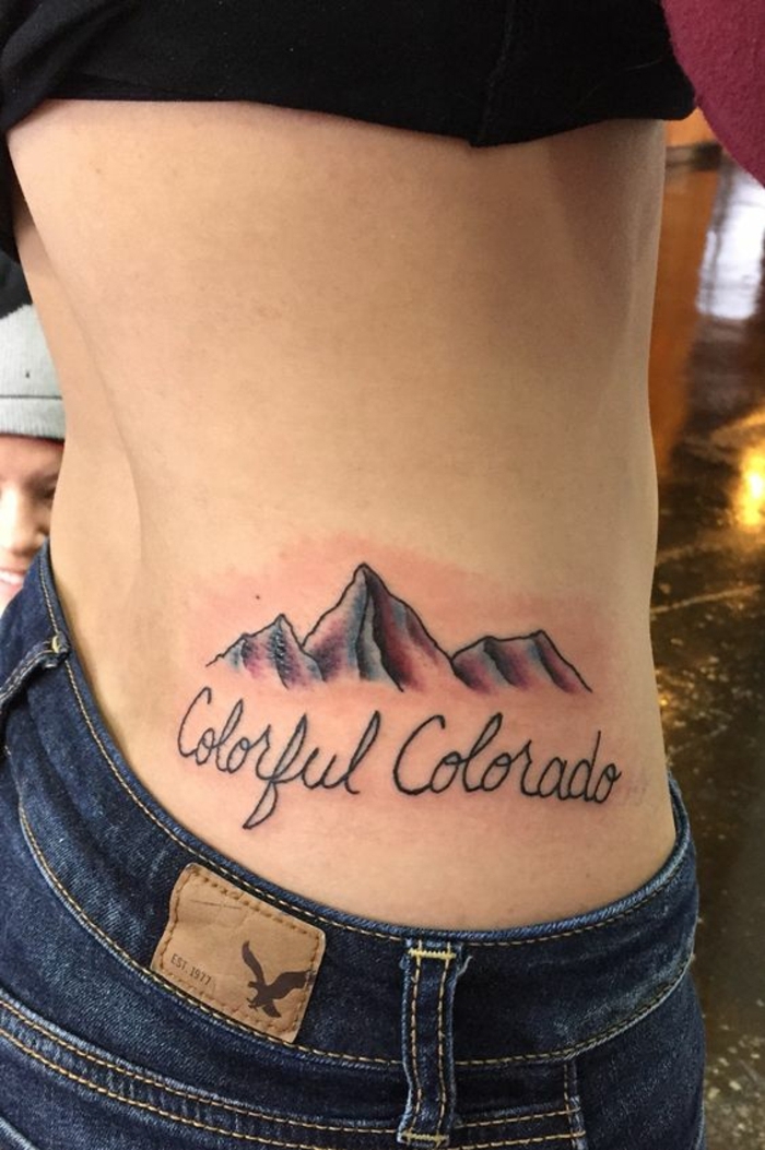 tatouage féminin, tatouage Colorado sur la cote, tatouage original montagne 