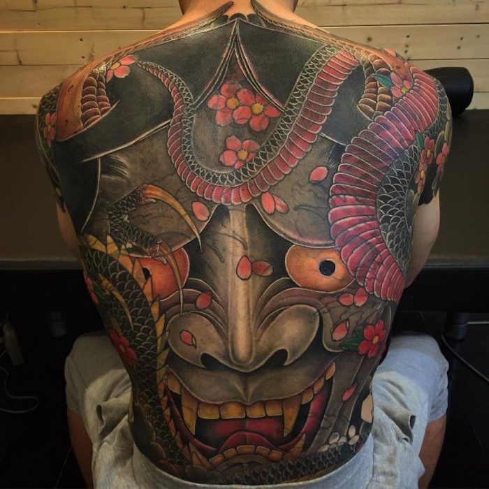 tatouage japon masque nio dos couvert tattoo yakuza tradition