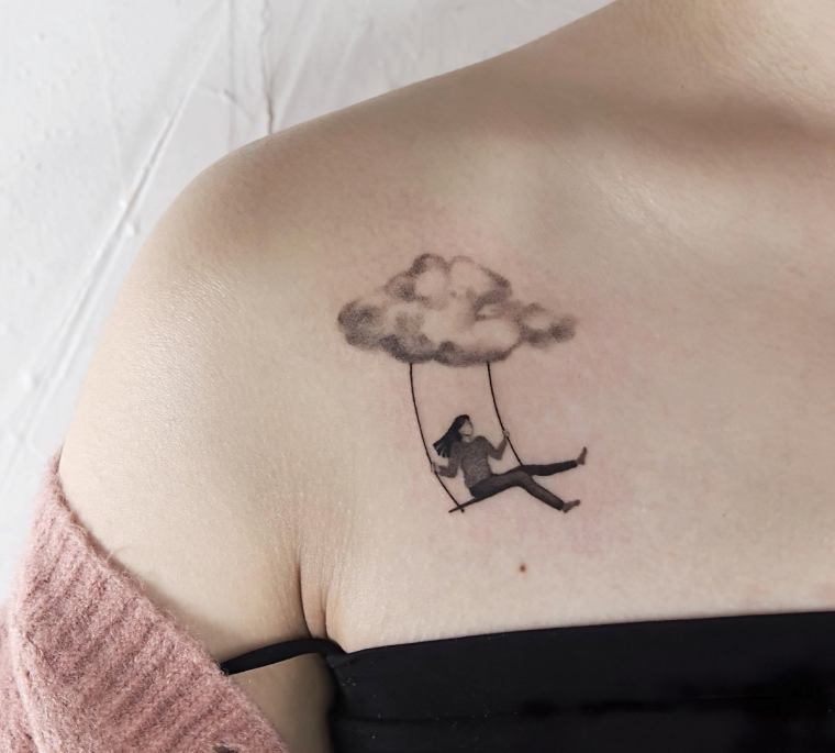 tatouage nuage reverie fille balancoire tete dans le ciel