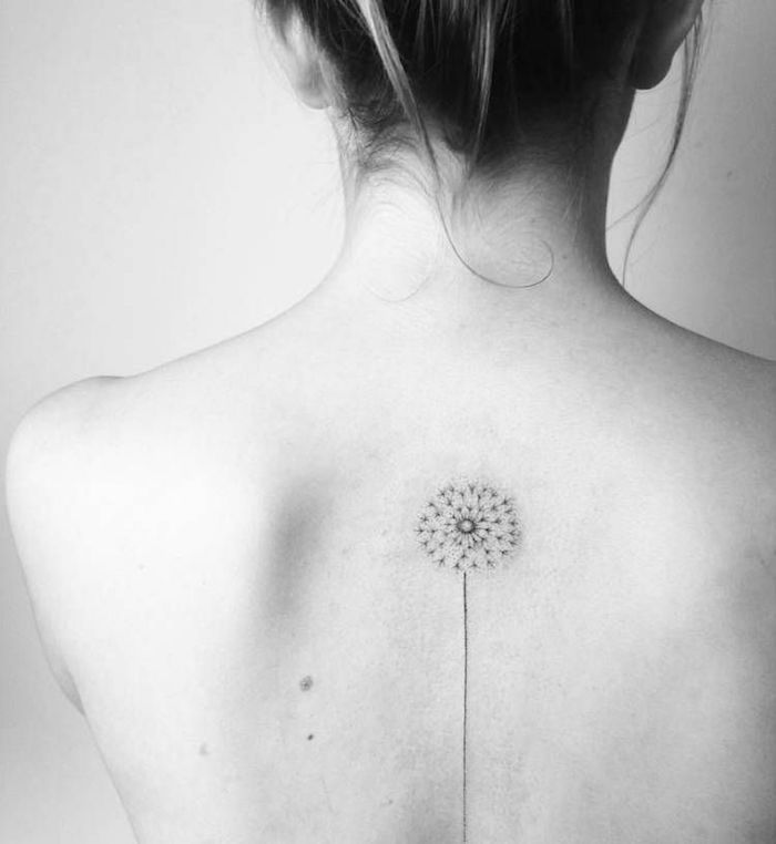 tatouage dans le dos pissenlit tattoo fleur femme milieu back