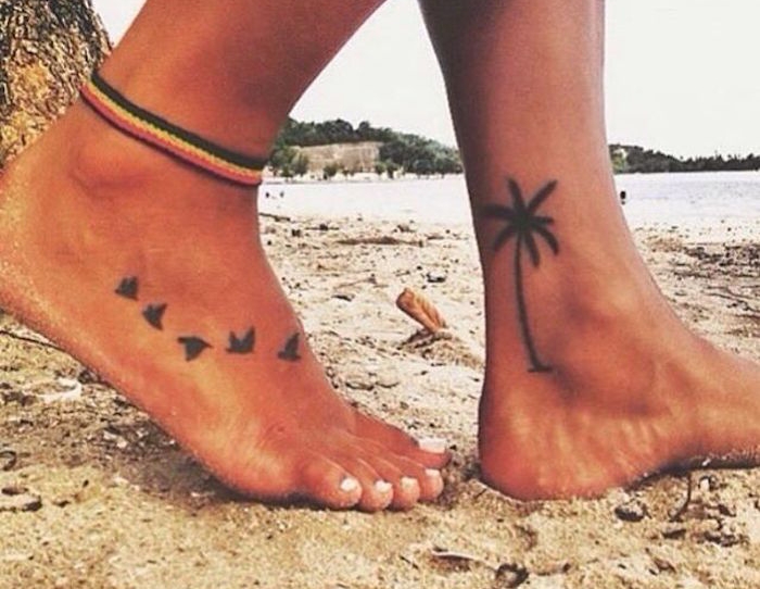 tatouage cheville pied tattoo vacance motif tatouages été palmier