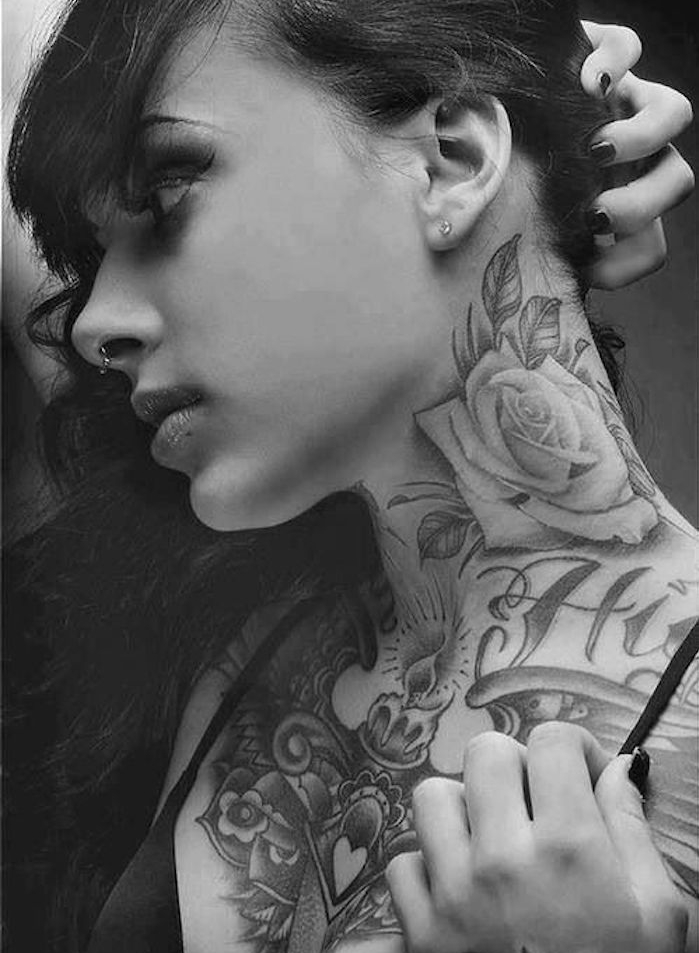 tatouage dans le coup femme tattoo rose sur la nuque fille idée