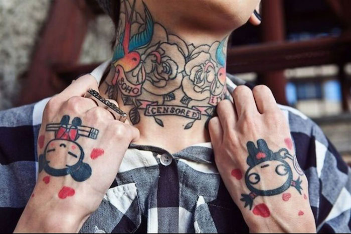 tatouage dans le cou hirondelles homme style old school tattoo nuque hipster