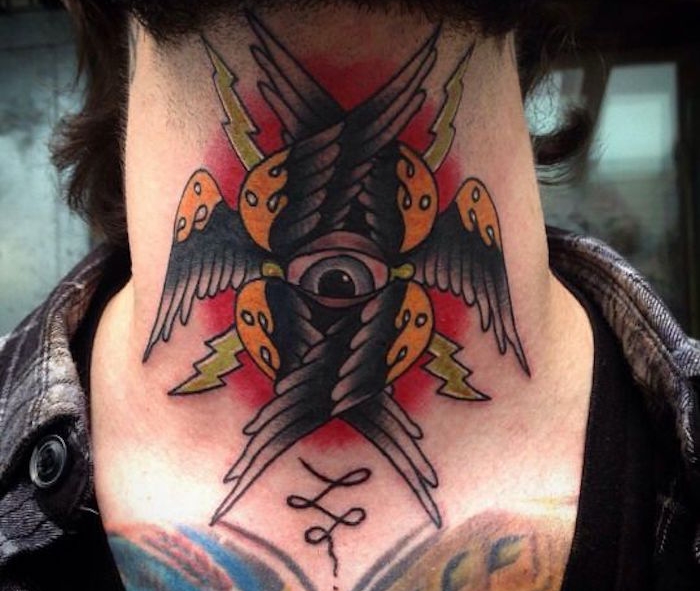 idée de tattoo de gorge pour homme avec ailes et tatouage oeil dans le cou