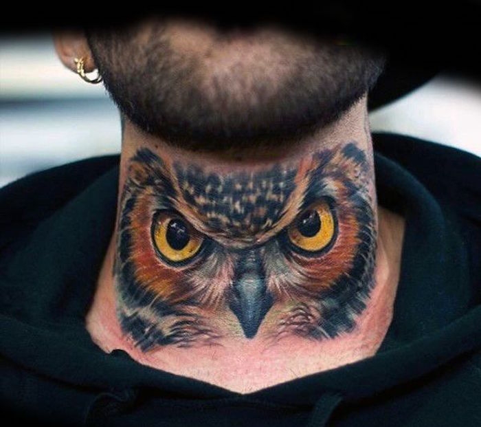 idée tatouage gorge homme tete de hibou visage chouette en tattoo dans la nuque