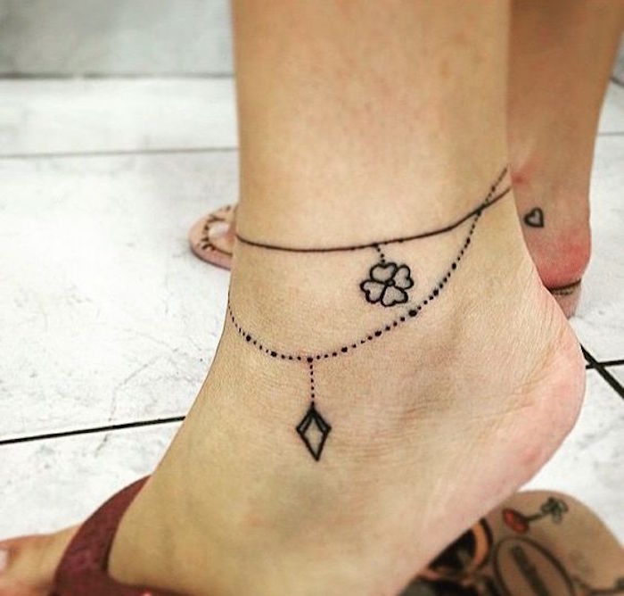 tatouage chaine de cheville tattoo petit bracelet collier en pointillés