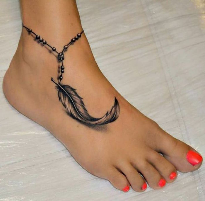 tatouage cheville femme bracelet 3d ombrage tattoo plume au pied