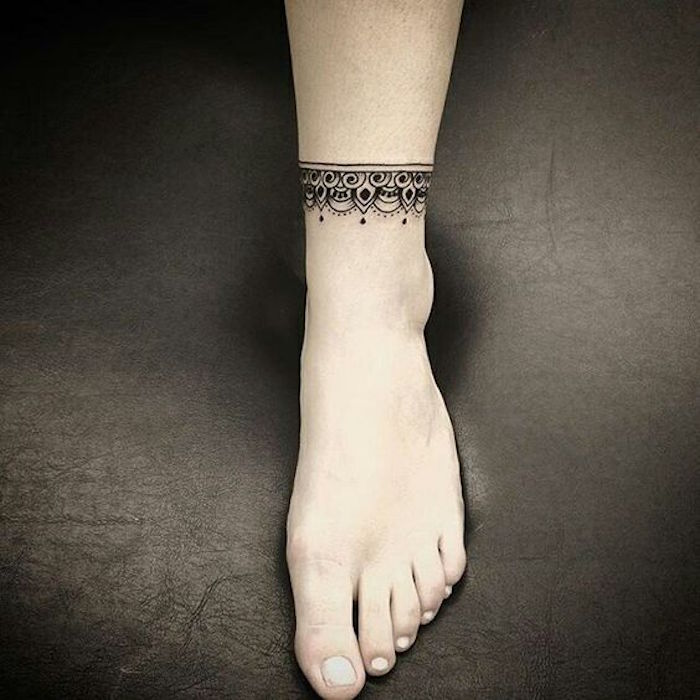 tatouage bracelet cheville tattoo pied style chaine 