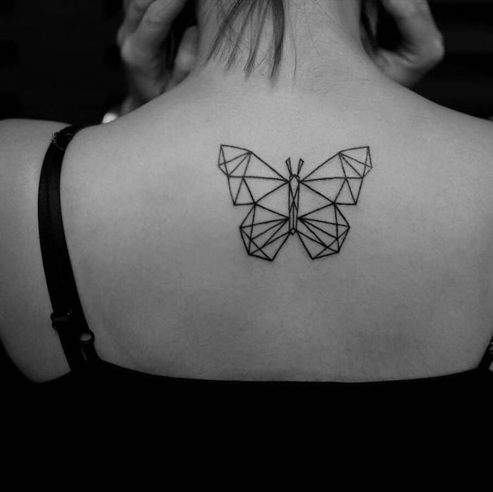 tatouage du dos papillon origami tattoo haut discret