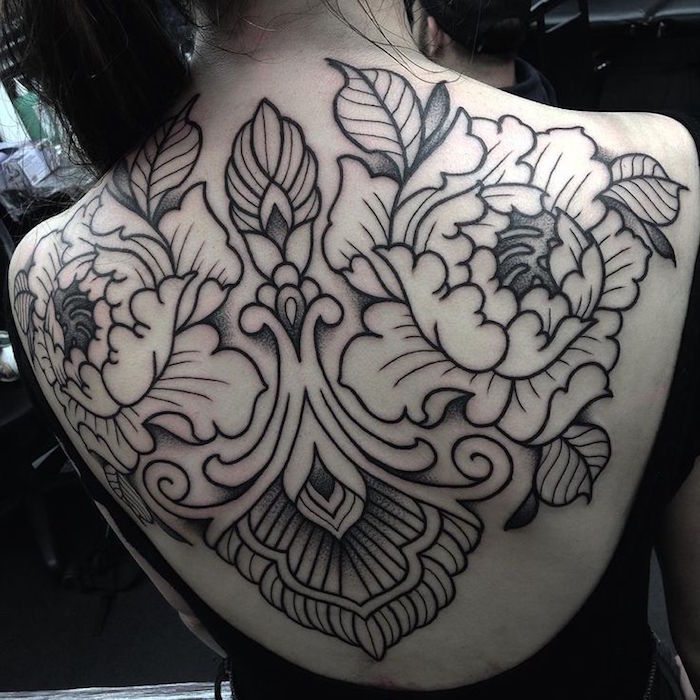 prix tatouage dos tattoo feminin tatouage fleurs plantes