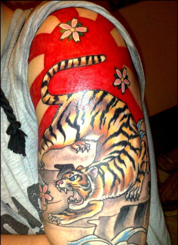 tatouage tigre japonais symboles japon drapeau nippon bras