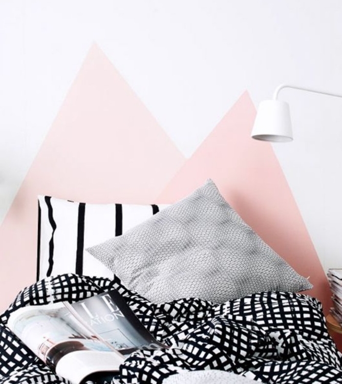 faire une tete de lit, dessin silhouettes montage roses. linge de lit blanc, noir et gris, diy deco chambre scandinave
