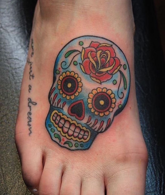 tatouage masque mexicain tete de mort chicanos tattoo pied