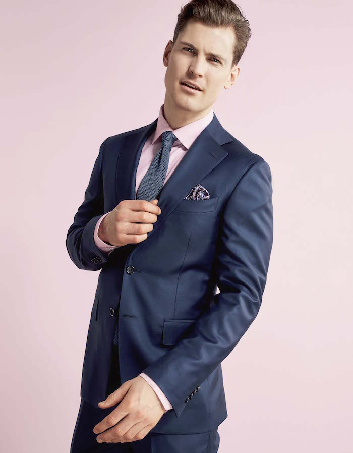chemise homme luxe rose et costume marque bleu marine cintré