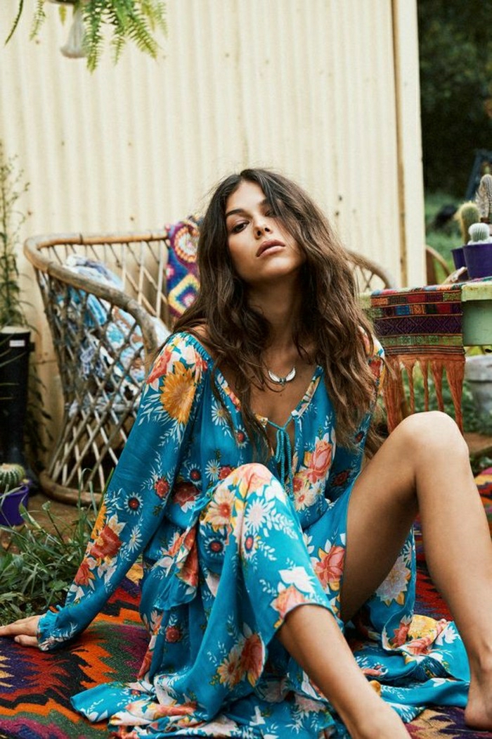 Inspiration tenue hippie chic femme style hippie chic robe fleurie longue flower power hippie