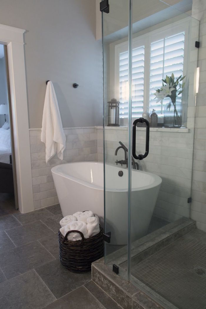 baignoire petite dimension acrylique moderne pour salle de bain