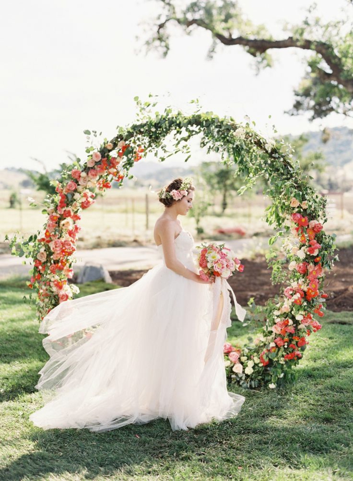 Arche de mariage fleurie ronde forme arche belle photo la mariée bouquet de mariage
