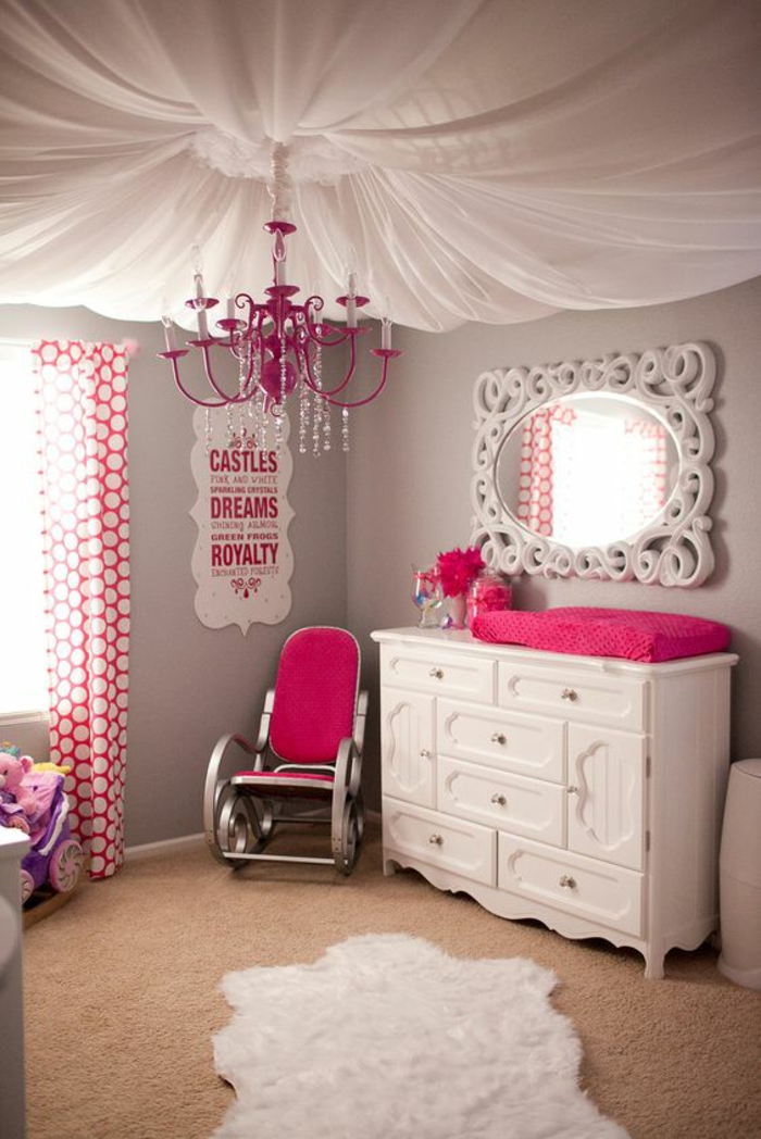 chambre design ambiance poupée style princesse de chateau en blanc et teintes acidulées 