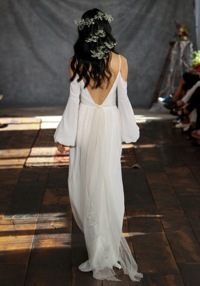Belle robe de mariée moderne et originale femme magnifique moderne manche épaule nue