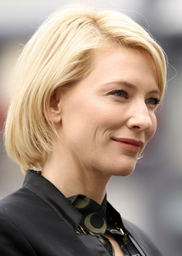 coupe courte blonde, coiffures pour un visage ovale, Cate Blanchett aux cheveux blonds