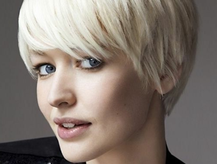 Coupe Courte Blond Femme