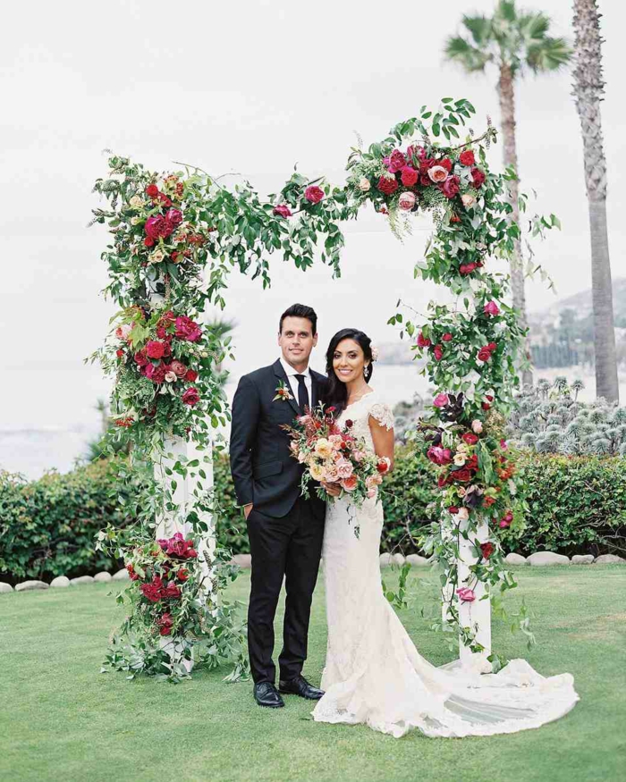Belle composition florale pour mariage arche de marie fleurs arc mariée