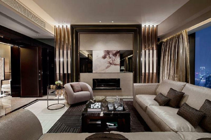 deco salon moderne, appartement luxueux, grands fauteuils confortables, intérieur à espace ouvert