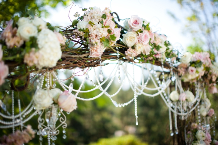 Devis décoration mariage composition de mariage création florale roses et perles