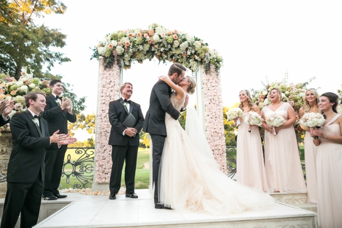 Jolie montage fleurs mariage arche de fleur composition fleurs mariage