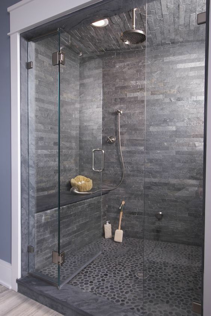 quelle couleur associer au gris perle dans la salle de bains avec douche italienne et mosaiques sur les murs avec carrelage memes nuances