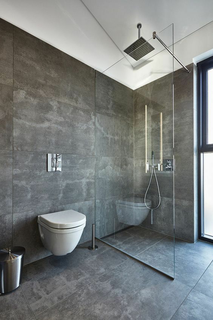peinture gris perle salle de bains douche avec séparateur en verre transparent meuble WC suspendu