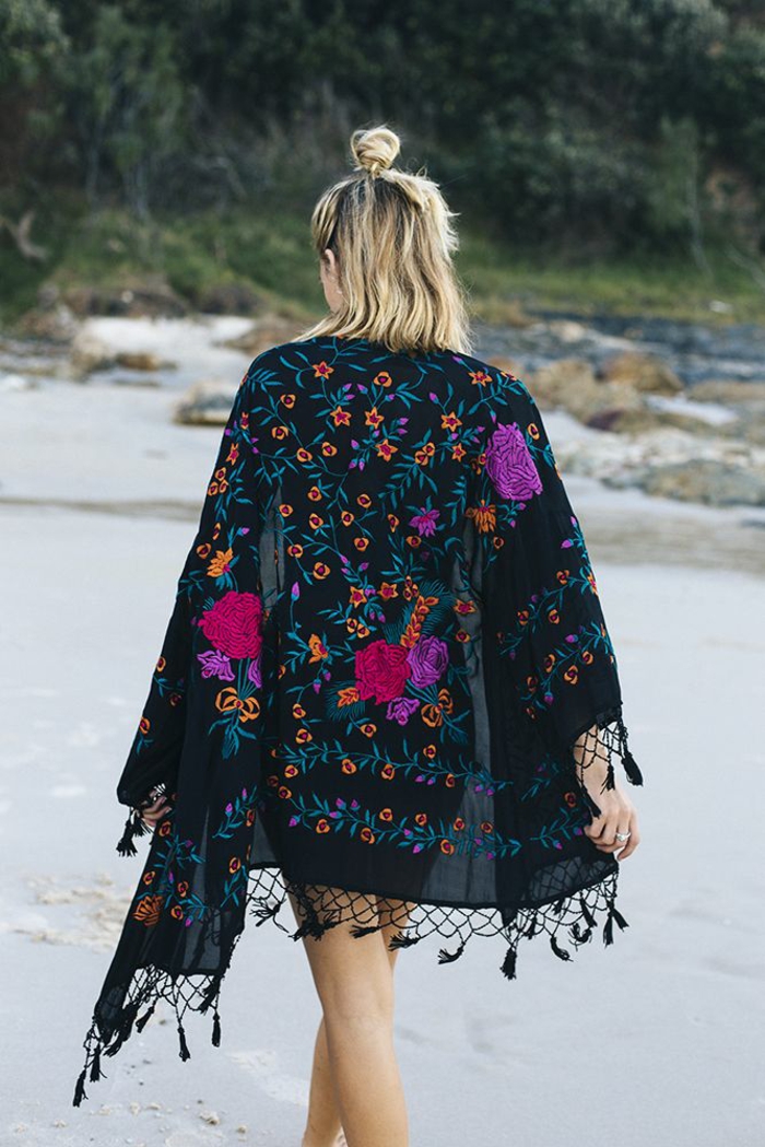 1970 hippie fashion inspiration comment s habiller hippie chic kimono fleurie ruffles cool idée