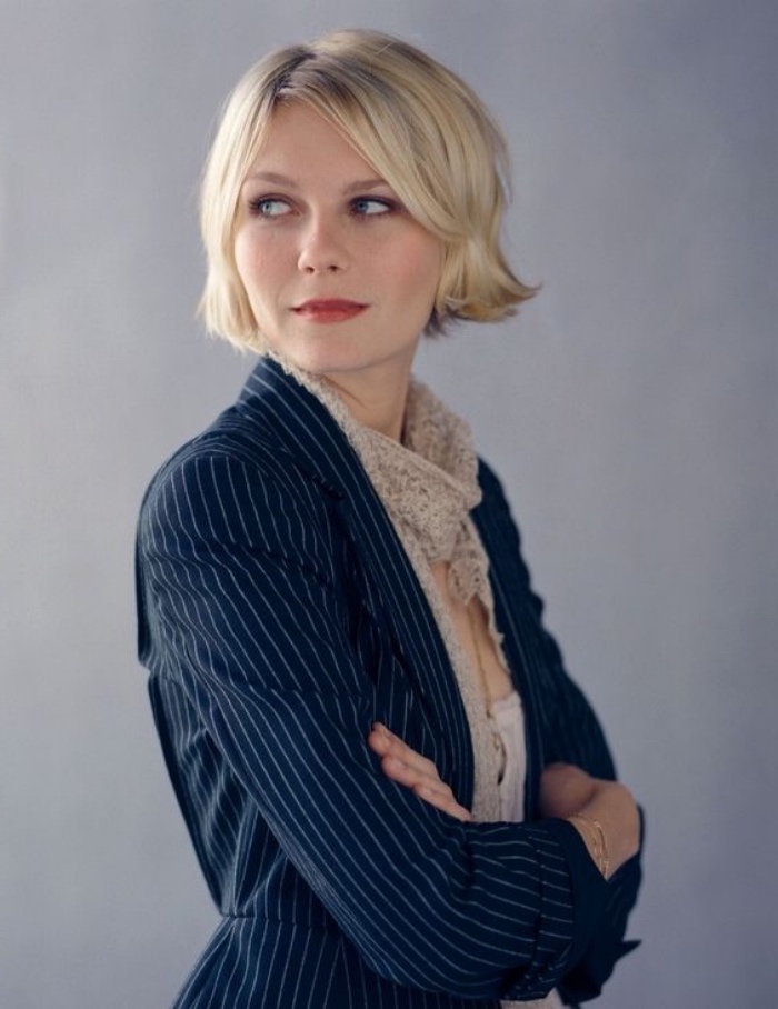 kirsten dunst, idée de coupe courte femme, carré court blond, idée de coiffure rétro chic