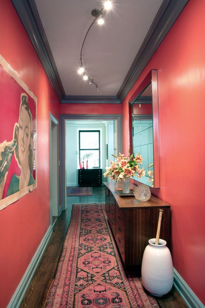 déco couloir maison couleurs vives old school rockabilly rouge corail et turquoise