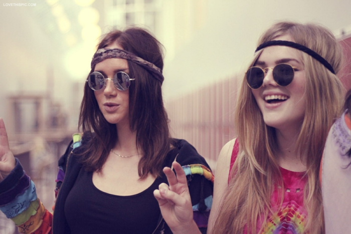 Les hippies aujourd hui vetement hippie femme tenue hippie chic lunettes rondes 