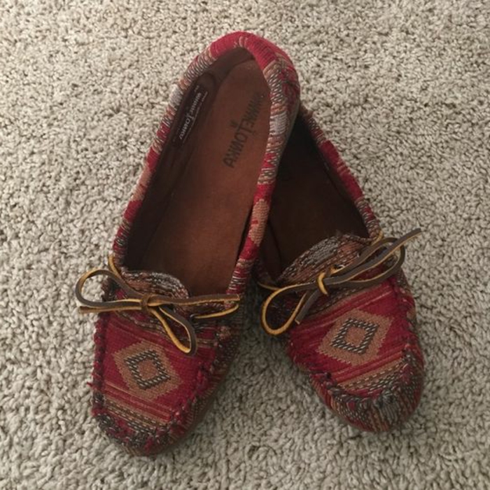 mocassins à imprimé ethnique, chaussures plates rouges avec des rombes