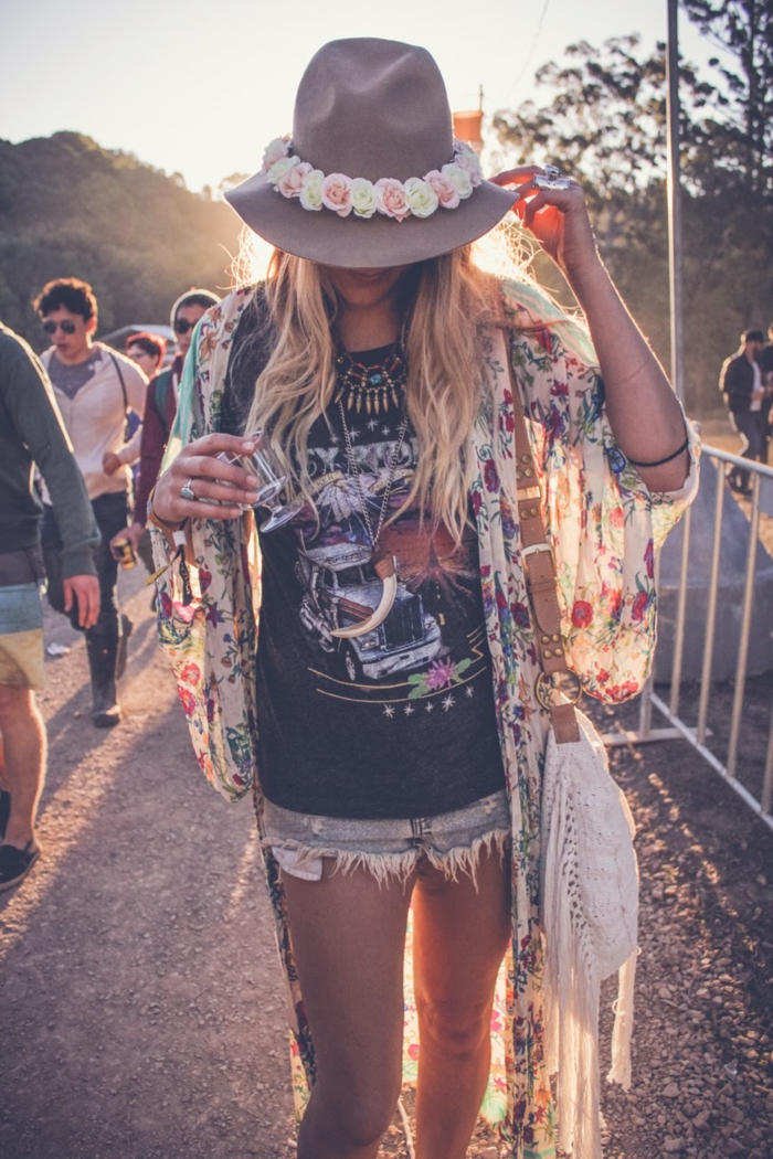 Merveilleux style vestimentaire hippie tenue hippie femme tenue pour festival de musique