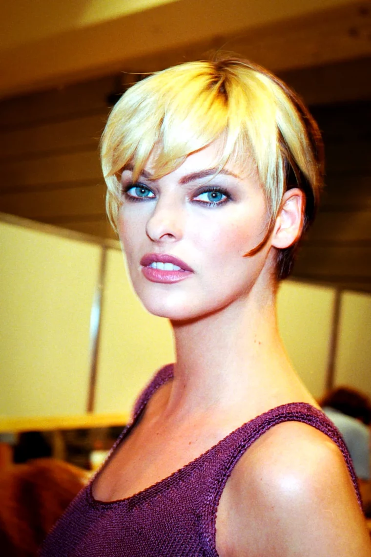 linda evangelista coupe de cheveux courte annee 90