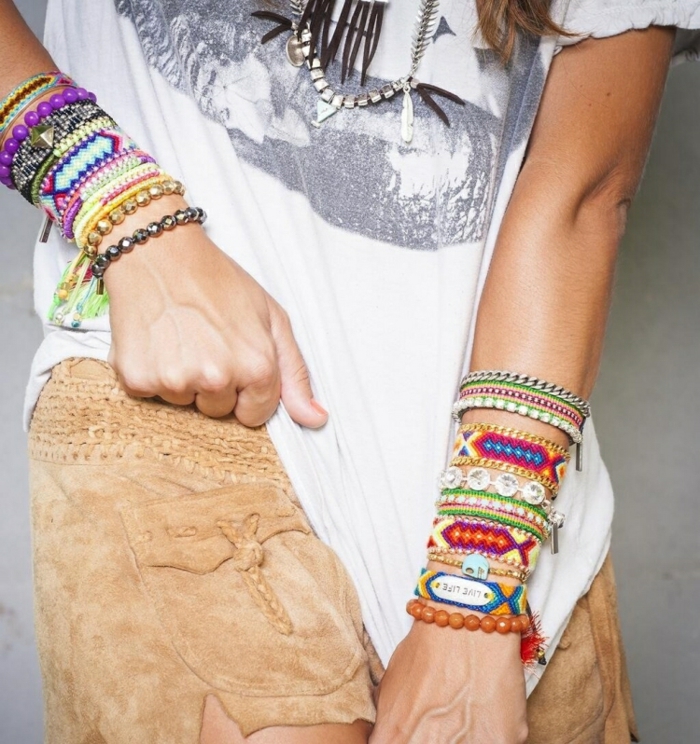 Style hippie femme vetements style hippie chic vêtements colorés bracelets belle idée