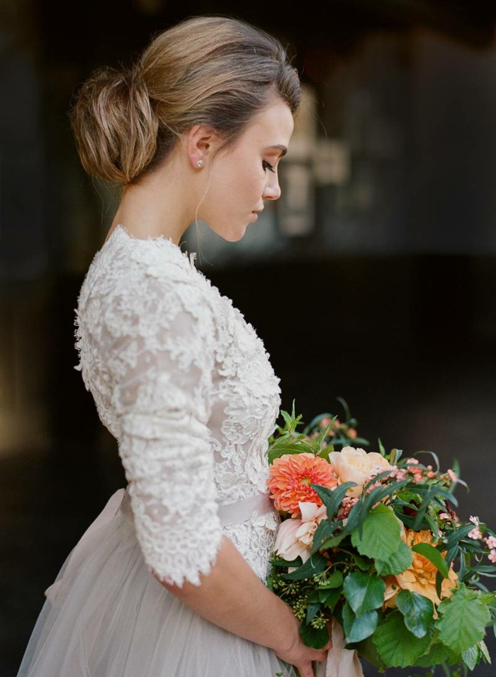 Robe de mariée droite les plus belle robe de mariée cool modèle moderne bouquet joli